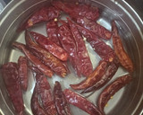 ஹோம் மேட் ரெட் சில்லி சாஸ் (Homemade redchilli sauce recipe in tamil) ரெசிபி ஸ்டேப் 1 புகைப்படம்
