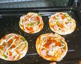 Foto langkah ke 6 dari resep Pizza Mini 🍕.