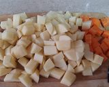 Foto del paso 3 de la receta: Lomo Centro de Cerdo c/ Arroz Primavera y Papas Salteadas, más Ensalada de Lechuga c/ Palta