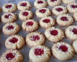 Foto langkah ke 7 dari resep Thumbprint cookies.