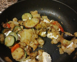Foto del paso 2 de la receta: Relleno para fajitas de verduras y patatas con camarones
