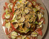 Foto del paso 6 de la receta: Ensalada imperial con vinagreta de almejas y mostaza