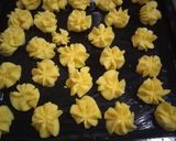 Foto langkah ke 4 dari resep Kue Semprit Susu 3 Bahan.