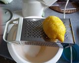 Foto del passaggio 2 della ricetta Biscotti morbidi al limone