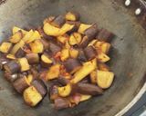 A picture of step 3 of Brinjal potato curry.