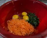 Foto langkah ke 2 dari resep Telur mie wortel.