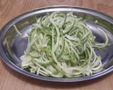 Pas rețetă Spaghetti de bostănel cu cremă de avocado și fistic 1 fotografie
