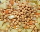 Foto del passaggio 3 della ricetta Vellutata di ceci e 🐙 polpo con crostini di pane 🍞