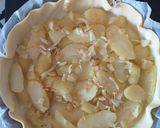 Une image de l'étape 2 de Quiche pomme de terre, bacon et camembert.