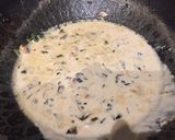 Foto del paso 2 de la receta: Fideos a la crema de verdeo y champiñones