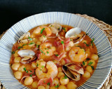 Foto del paso 15 de la receta: Garbanzos con langostinos, almejas y jamón