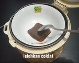 Foto langkah ke 4 dari resep Choco Cake with Lava Sauce Masak di Rice Cooker.