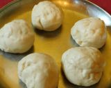 A picture of step 2 of Paneer stuffed masala parotta.