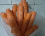 A picture of step 1 of Gajjar halwa.