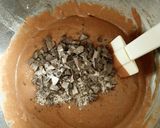 Foto del passaggio 13 della ricetta Muffin al cioccolato e amaretti