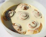A picture of step 8 of Cinnamon roll's.