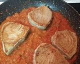 Foto del paso 3 de la receta: Atún rojo con salsa de pimientos asados