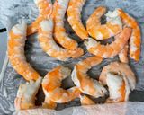 Une image de l'étape 2 de Filets de dorade aux crevettes sauvages, tomates cerises, aneth et citron vert.