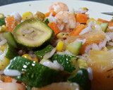 Foto del paso 1 de la receta: Arroz con calabacín, gambas, maíz y piña