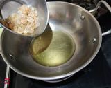 A picture of step 3 of Besan aur gond ke ladoo.