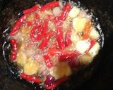 Foto langkah ke 6 dari resep Sambal Goreng Kentang dan Telur Puyuh.
