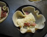 Foto del paso 3 de la receta: Canastitas de salchicha, queso y huevo para comer con la mano