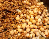 Foto del paso 3 de la receta: Hamburguesas de garbanzos, lentejas y cebollas 🍔🧅🫛🧄🍌🔥