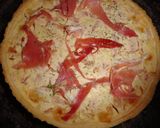 Foto del paso 1 de la receta: Quiche de bacon, jamón york, jamón serrano y tomates