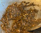 Gambar langkah 2 resipi Sambal Hitam belimbing buluh.