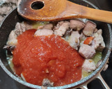 Foto del paso 3 de la receta: Atún encebollado con tomate
