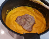 Foto del paso 4 de la receta: Medallón de ternera en salsa de puerros y zanahorias