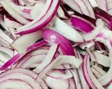 Foto del paso 3 de la receta: COLES🥬DE BRUSELAS 🥬🧅🥓SALTEADAS🥗🍲🥬 (en ensalada)🥗