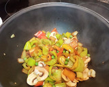 Foto del paso 2 de la receta: Huevos al Plato con Colas de Rape