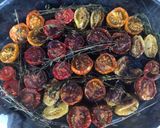 A picture of step 3 of Slow roast tomatoes.