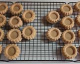Foto del paso 7 de la receta: 🫖 Galletitas rellenas con dulce de leche o dulce de frambuesa 🫖Masa de mantequilla de maní al cacao