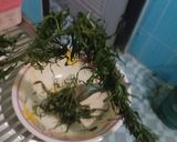 รูปขั้นตอนการทำที่ 5 ของ แกงไก่นมสดใส่ใบสมุนไพร NaRakMak