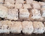 Fehércsokis kókuszkocka recept fázis 3 fotója