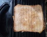 A picture of step 4 of Cheese chilla sandwich.