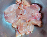 Foto del paso 1 de la receta: Filetes de pechuga de pollo al limón y curry amarillo hingú