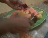 A picture of step 1 of Mix fruit coctail drink.