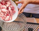 รูปขั้นตอนการทำที่ 2 ของ แหนม ซี่โครงหมูทอด อาหารไทยรสเปรี้ยว กลิ่นหอมรัญจวน