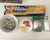 Foto langkah ke 1 dari resep Spaghetti aglio olio with prawn.
