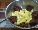 A picture of step 1 of Dates and raw mango sherbat.