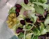 Foto del paso 2 de la receta: Ensalada de lechugas variadas con tomate, guindilla y anacardos