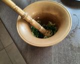 Foto del paso 3 de la receta: Corazones de alcachofa en salsa verde con gambas