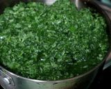 Foto langkah ke 3 dari resep Daun ubi tumbuk khas Medan Sumatera Utara.