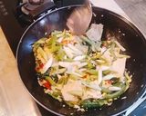 Foto langkah ke 5 dari resep Tumis Kembang Tahu Campur Sayur.