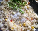 Foto langkah ke 9 dari resep Nasi Goreng Ikan Asin.