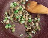 صورة لخطوة 2 من وصفة ارز بمرق التونه 🌶🍚