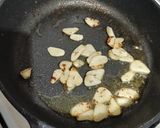 Foto langkah ke 2 dari resep Saikoro Garlic Butter.